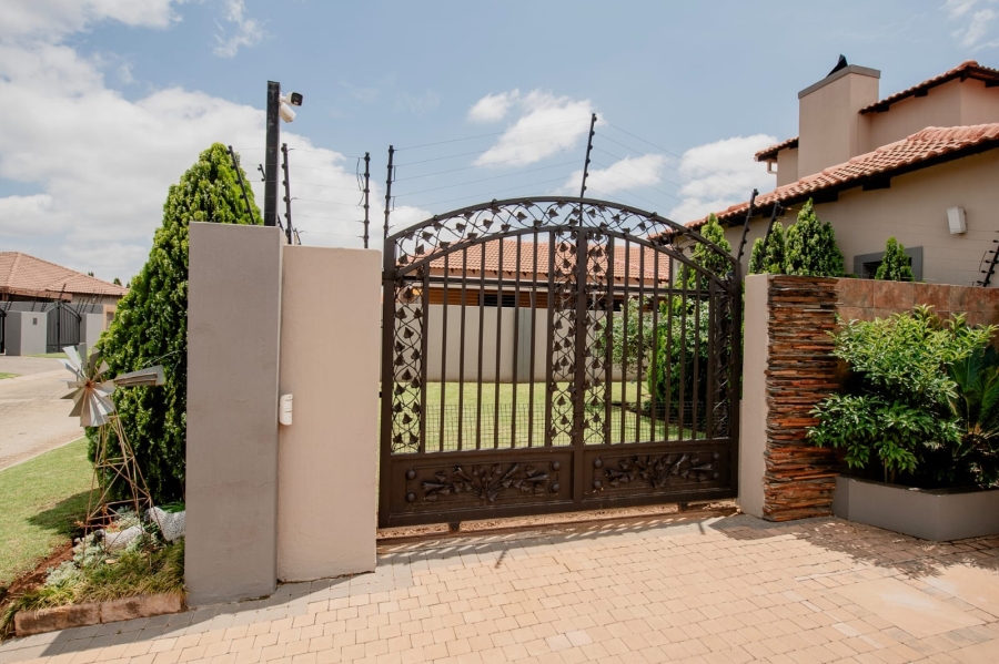 5 Bedroom Property for Sale in Baillie Park North West